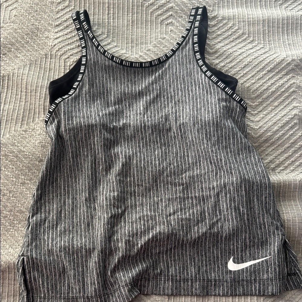 Nike Gray Fitted Ribbed Sleeveless Tank Top